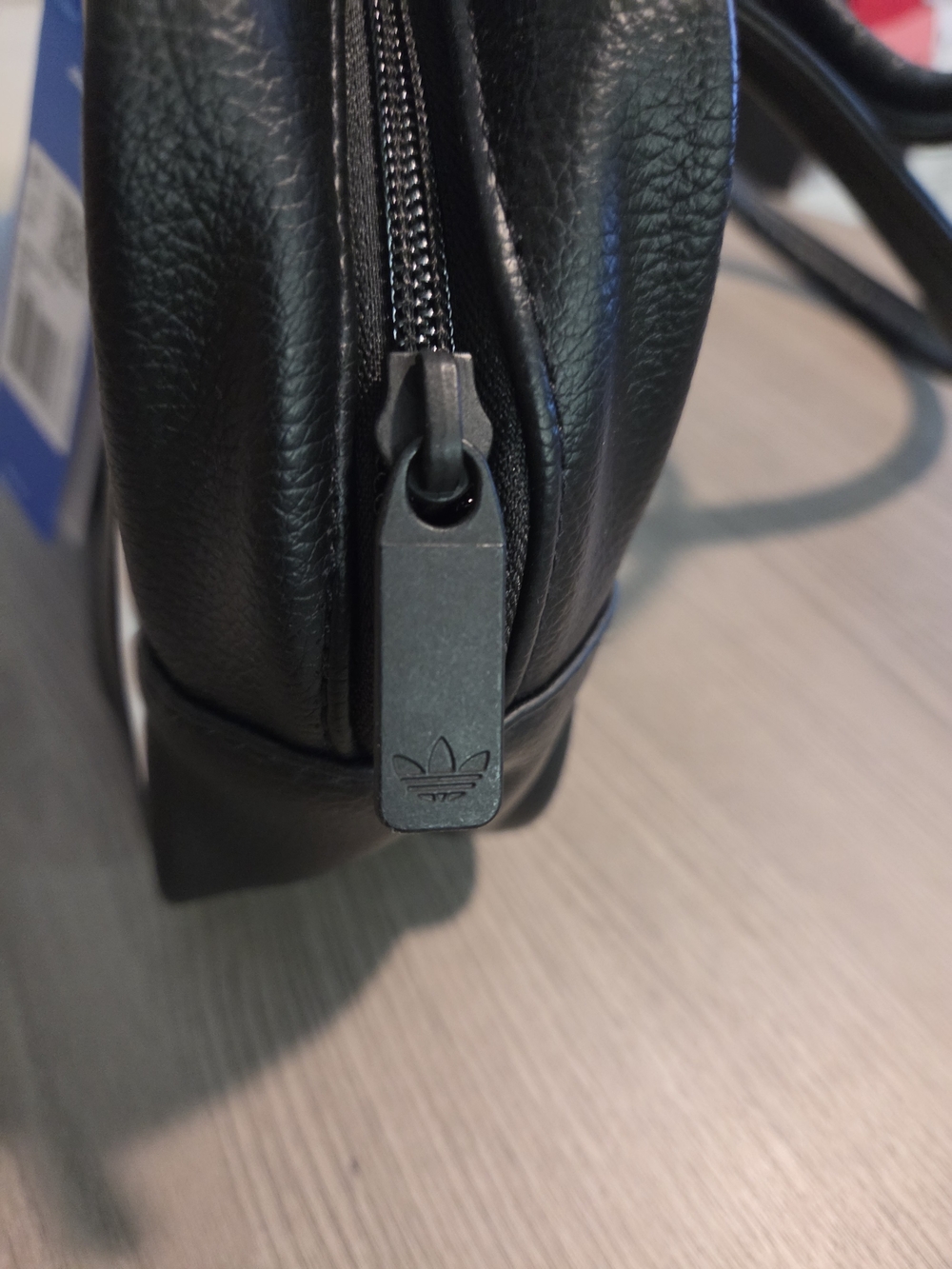 adidas Originals Adicolor Black Shoulder Bag - Picture 3 of 6